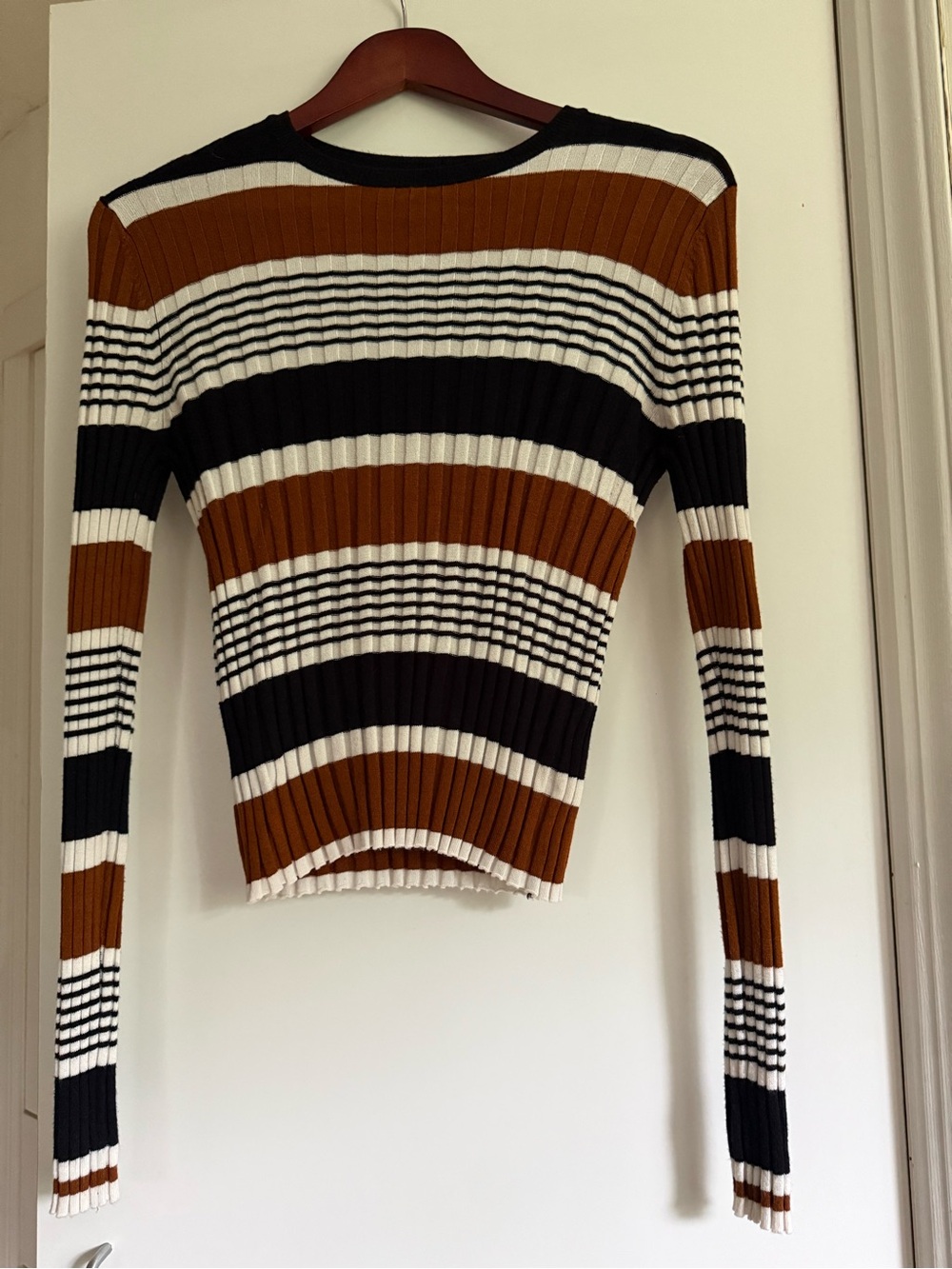 Dynamite Striped Ribbed Crew Sweater in Black, White & Brown
